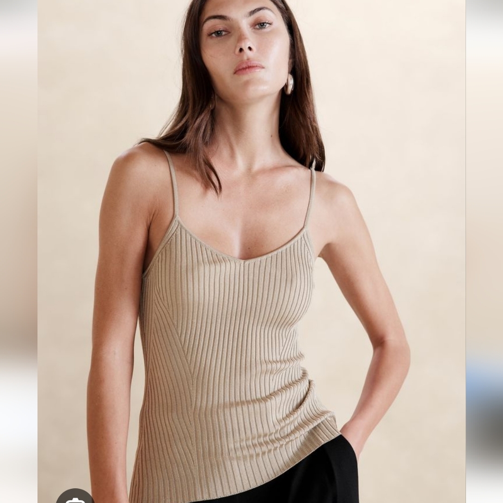 NWT BANANA REPUBLIC RIBBED TANK SIZE M
